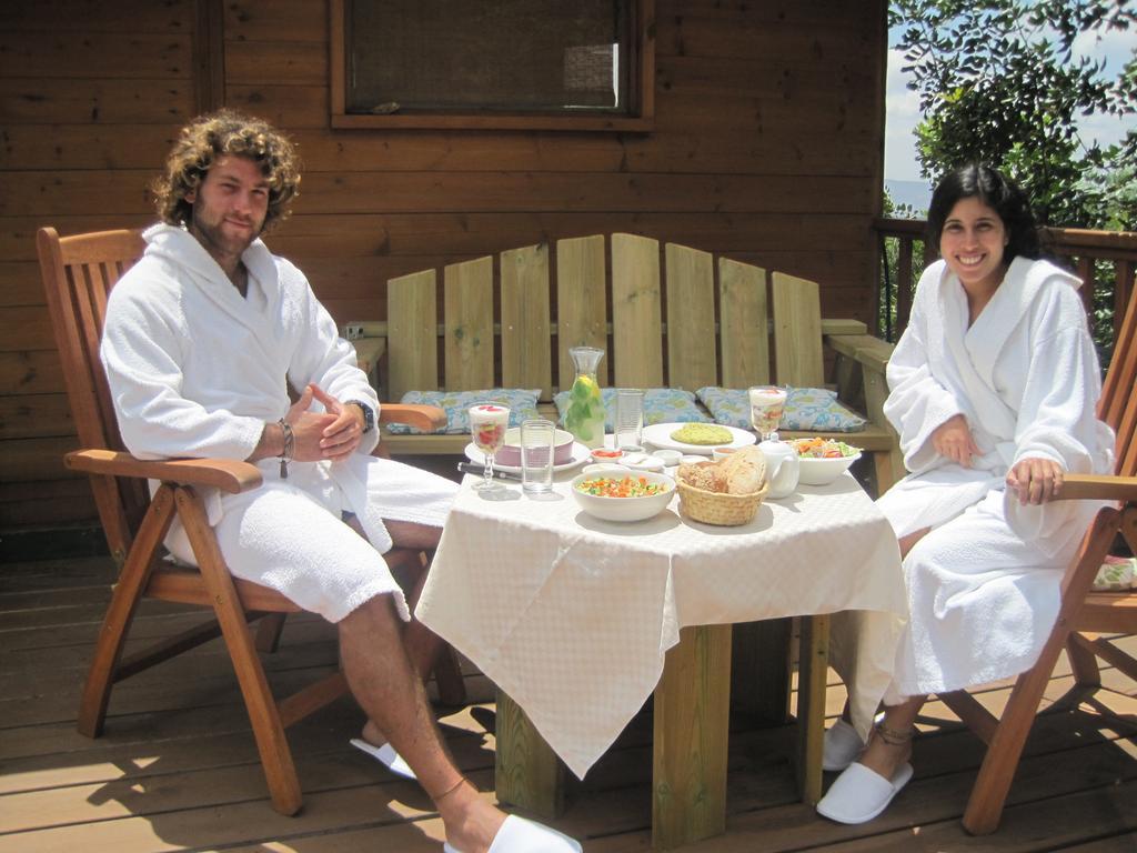 Spa In The Woods - B&B In Amirim Camera foto