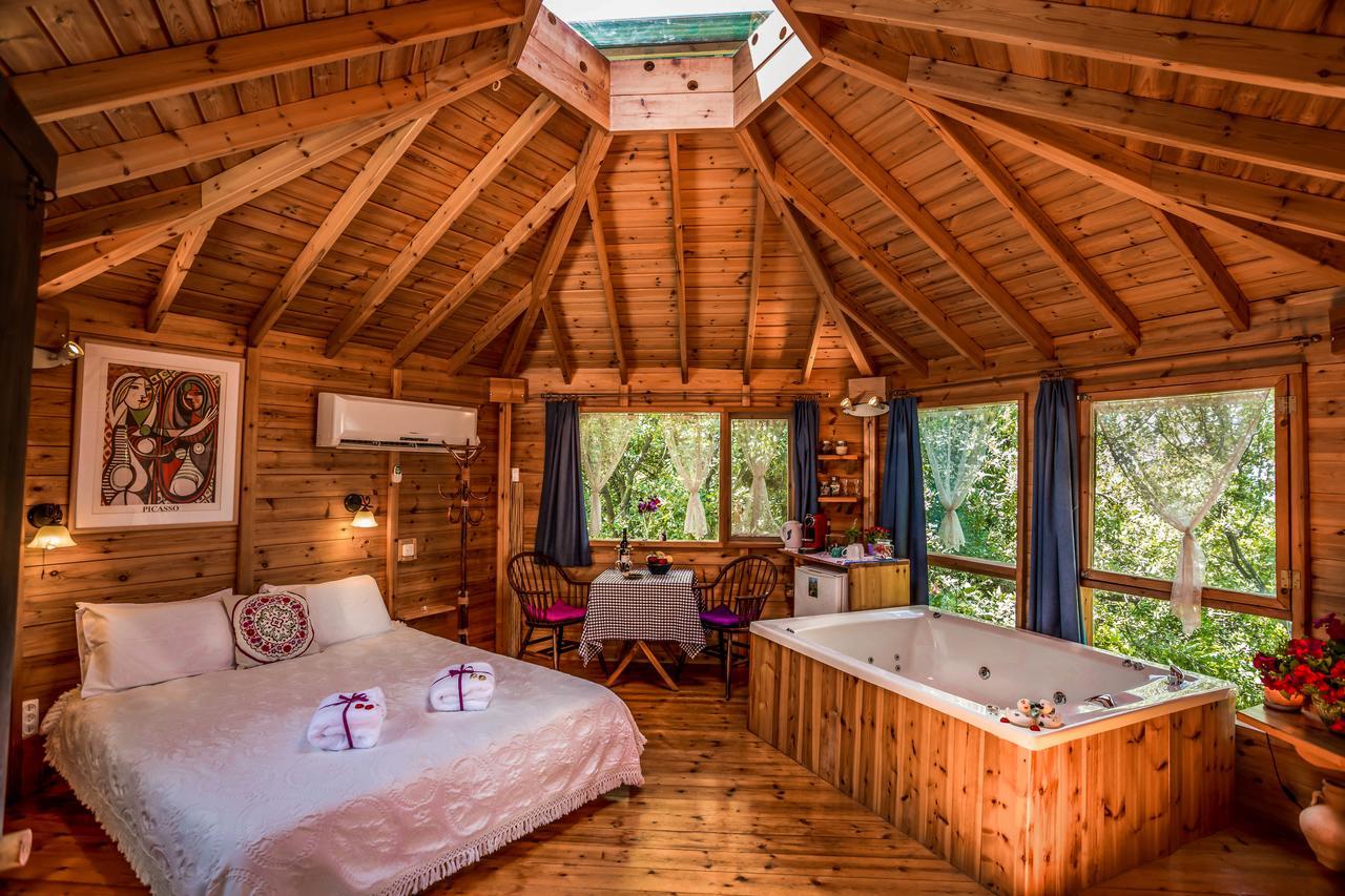 Spa In The Woods - B&B In Amirim Esterno foto